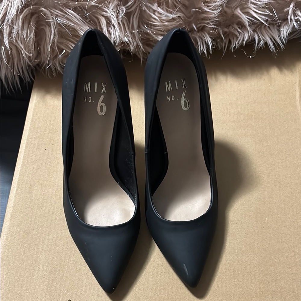 Mix No. 6 Women's Black Pumps